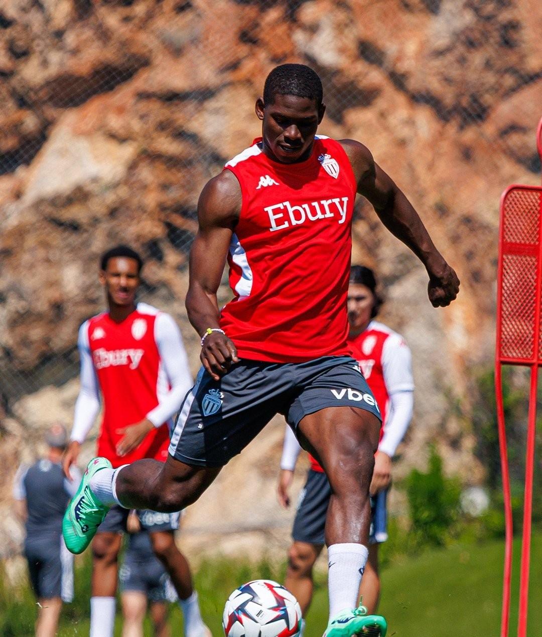 今晚法甲传出新动向；摩纳哥队长鼓劲；管理层表态——球迷炸锅；球队文化再被提及的简单介绍-雷速娱乐网站