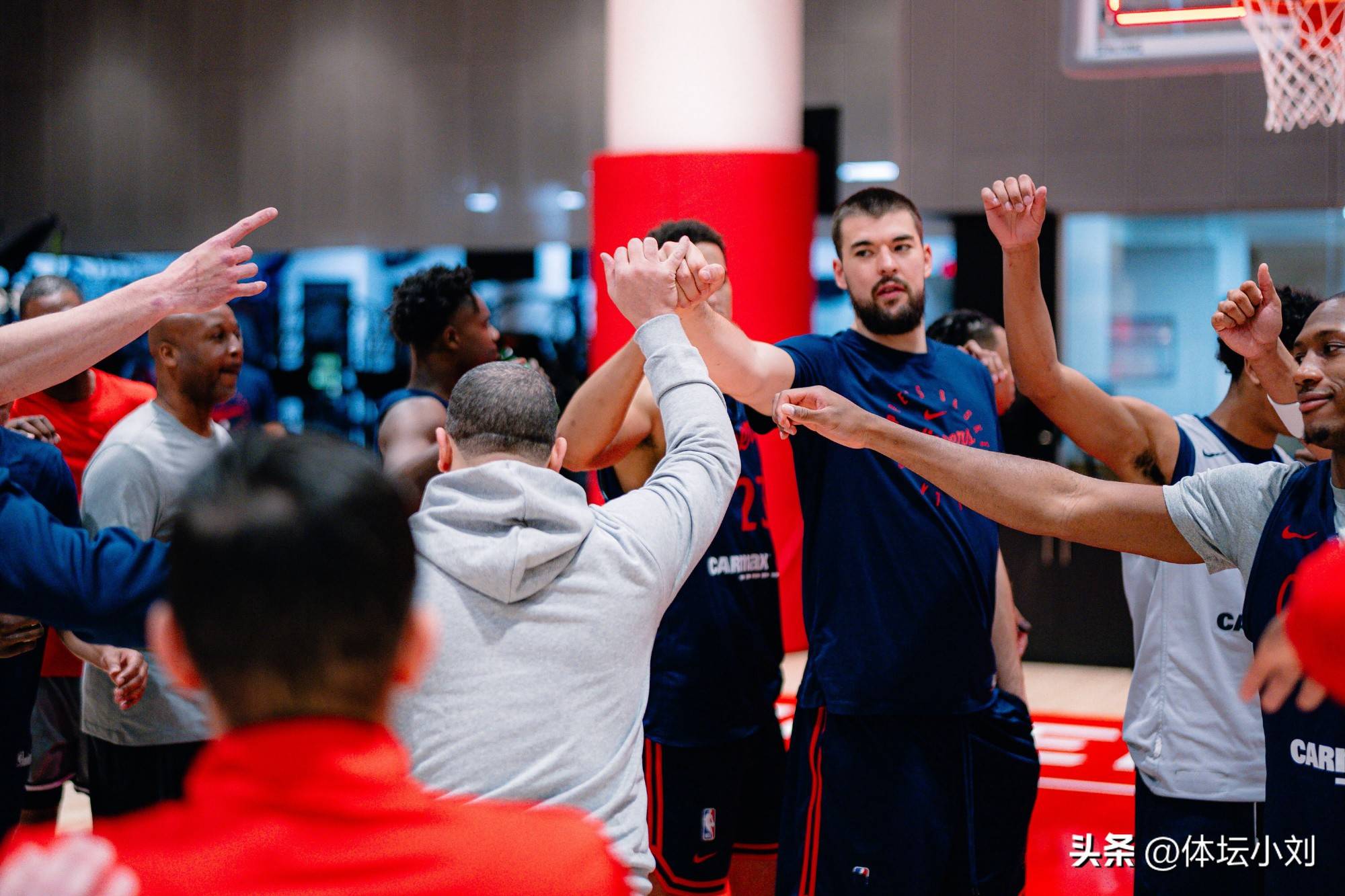 雷速网址 -包含集结日里昂备战NBA季后赛，豪取连胜细节曝光，震撼外界，临场指挥获称赞的词条