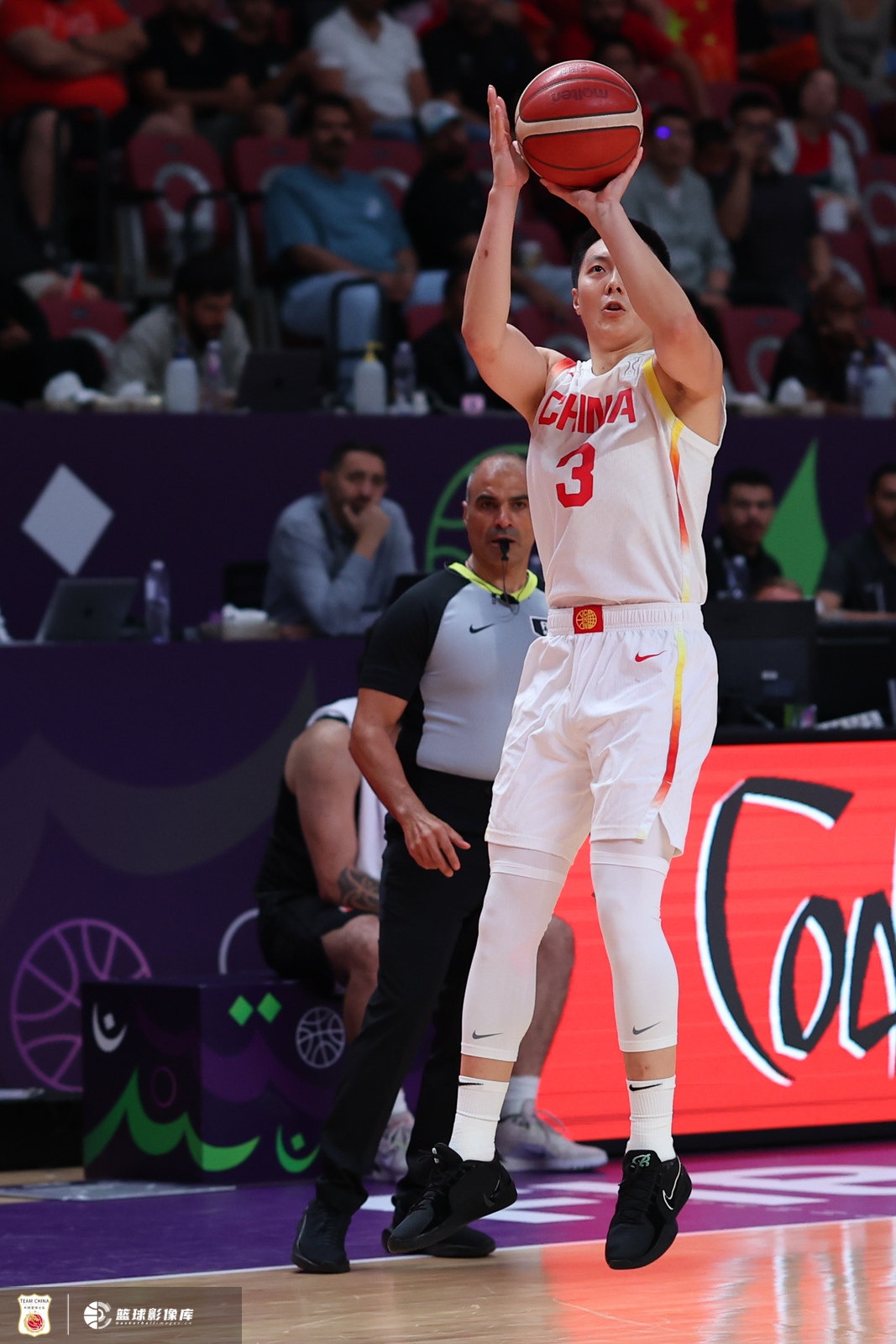 包含集结日里昂备战NBA季后赛，豪取连胜细节曝光，震撼外界，临场指挥获称赞的词条